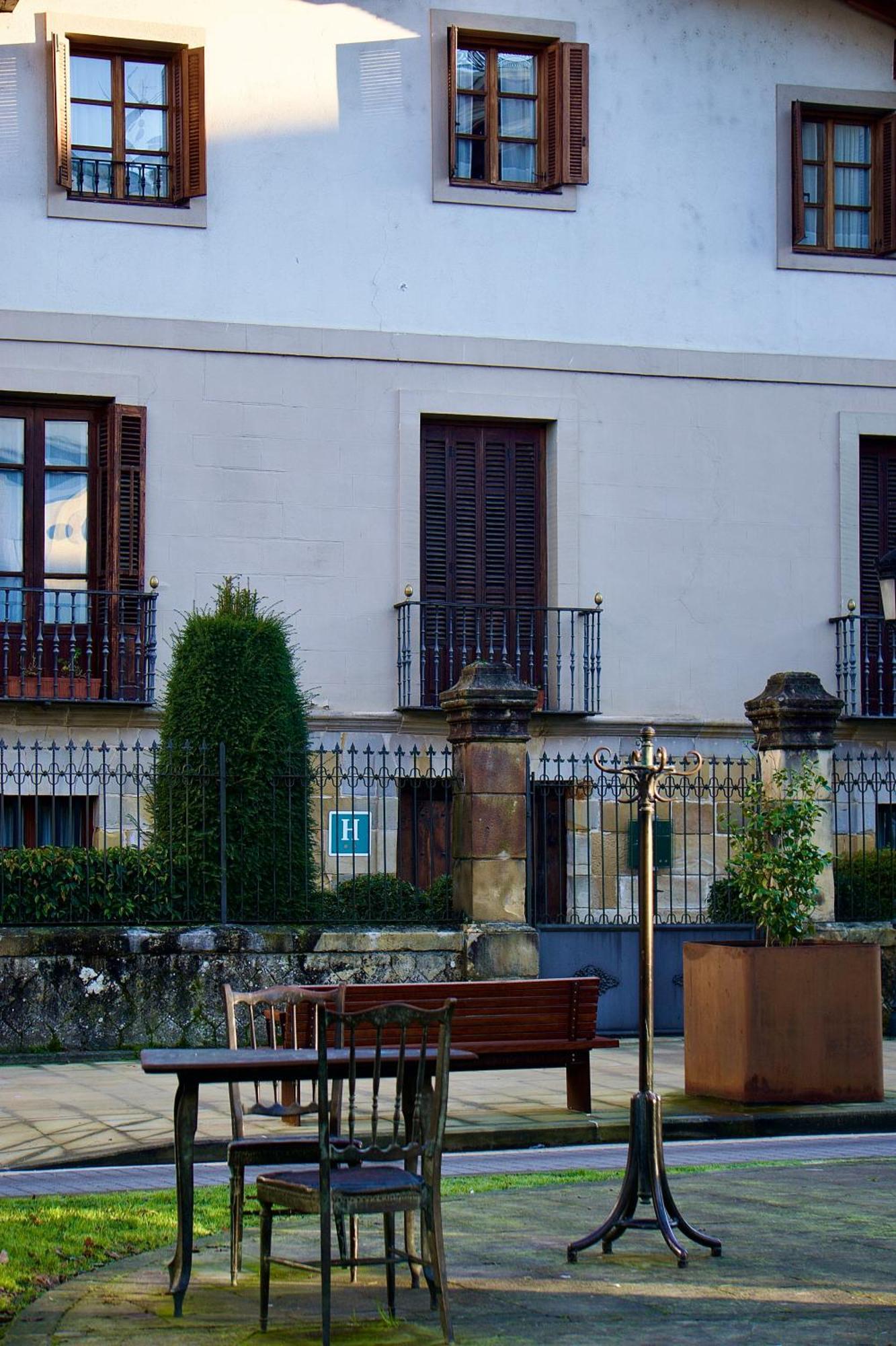 Hotel Konbenio Аморебиета-Етхано Екстериор снимка