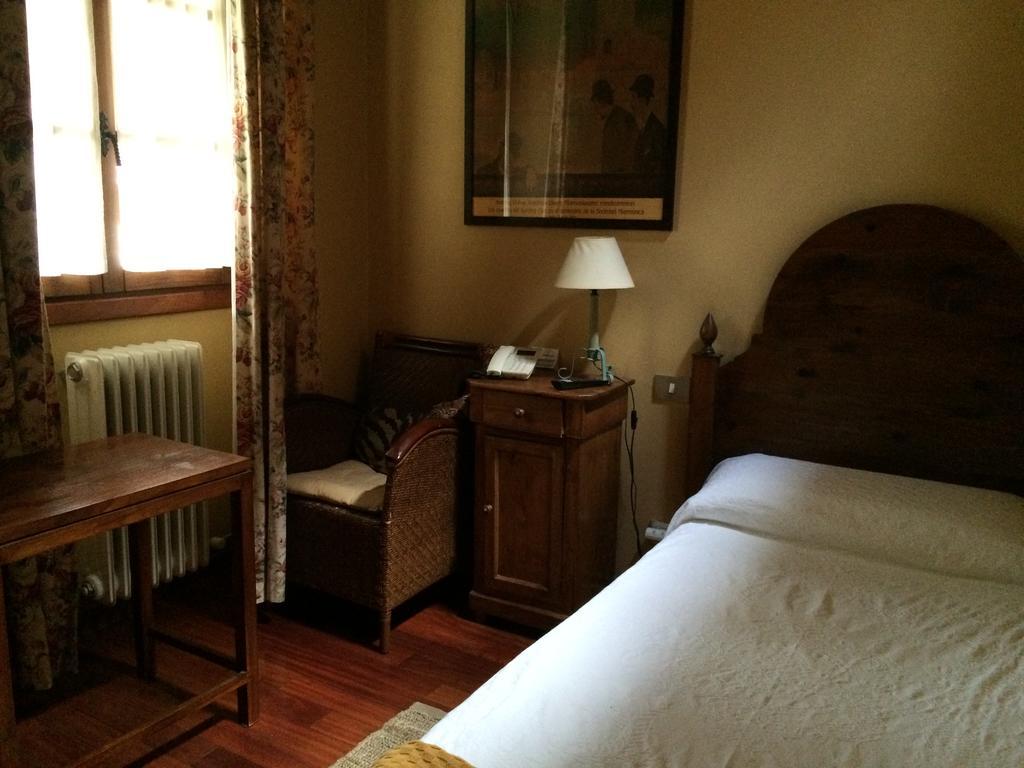 Hotel Konbenio Аморебиета-Етхано Стая снимка